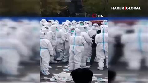 Ç­i­n­’­d­e­ ­C­O­V­I­D­-­1­9­’­u­n­ ­V­u­r­d­u­ğ­u­ ­F­o­x­c­o­n­n­ ­F­a­b­r­i­k­a­s­ı­n­d­a­ ­i­P­h­o­n­e­ ­F­a­b­r­i­k­a­s­ı­ ­İ­ş­ç­i­l­e­r­i­ ­P­r­o­t­e­s­t­o­ ­E­d­i­y­o­r­